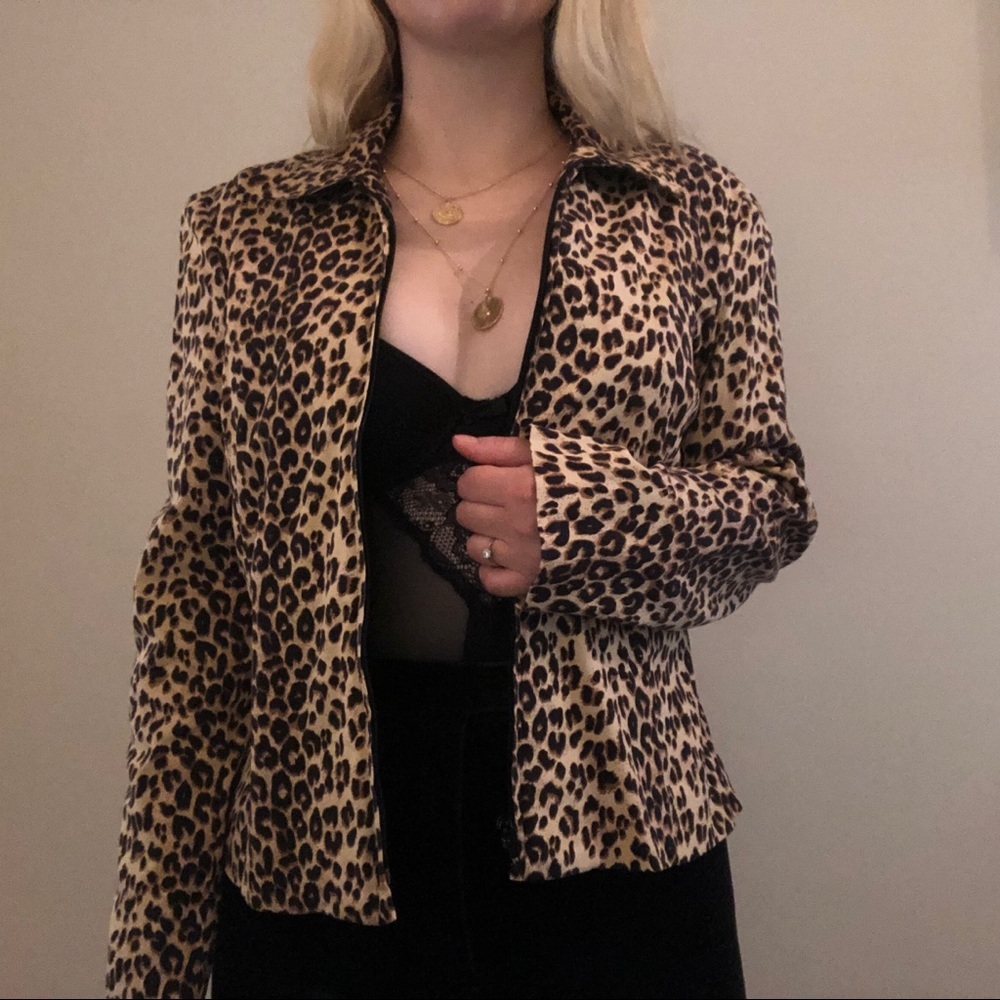 3/$30 Vintage Leopard Print Zip Up Shirt